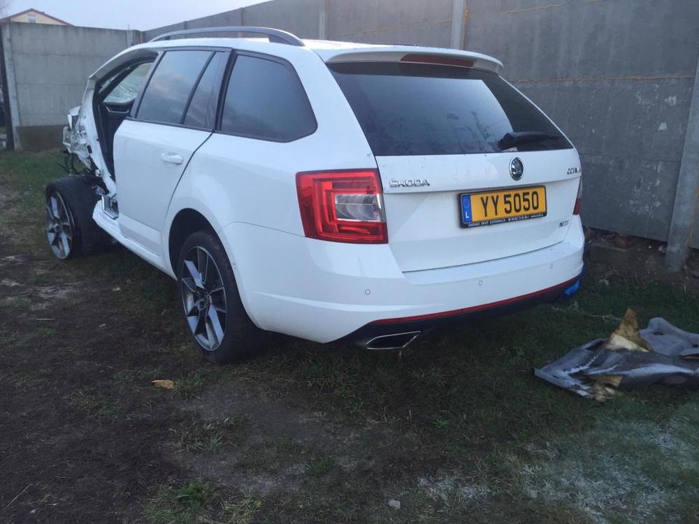 rozbita skoda octavia 3 rs 3.jpg