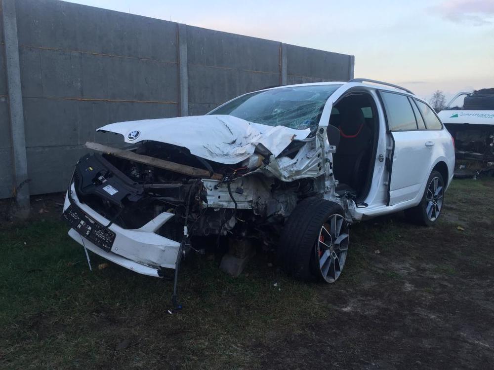 rozbita skoda octavia 3 rs 4.jpg