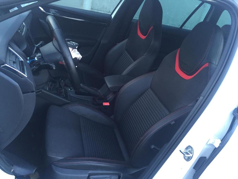 rozbita skoda octavia 3 rs 7.jpg