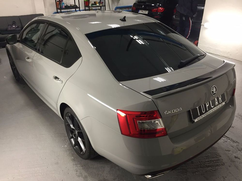 Oklejona lotka Octavia 3 RS 2.jpg