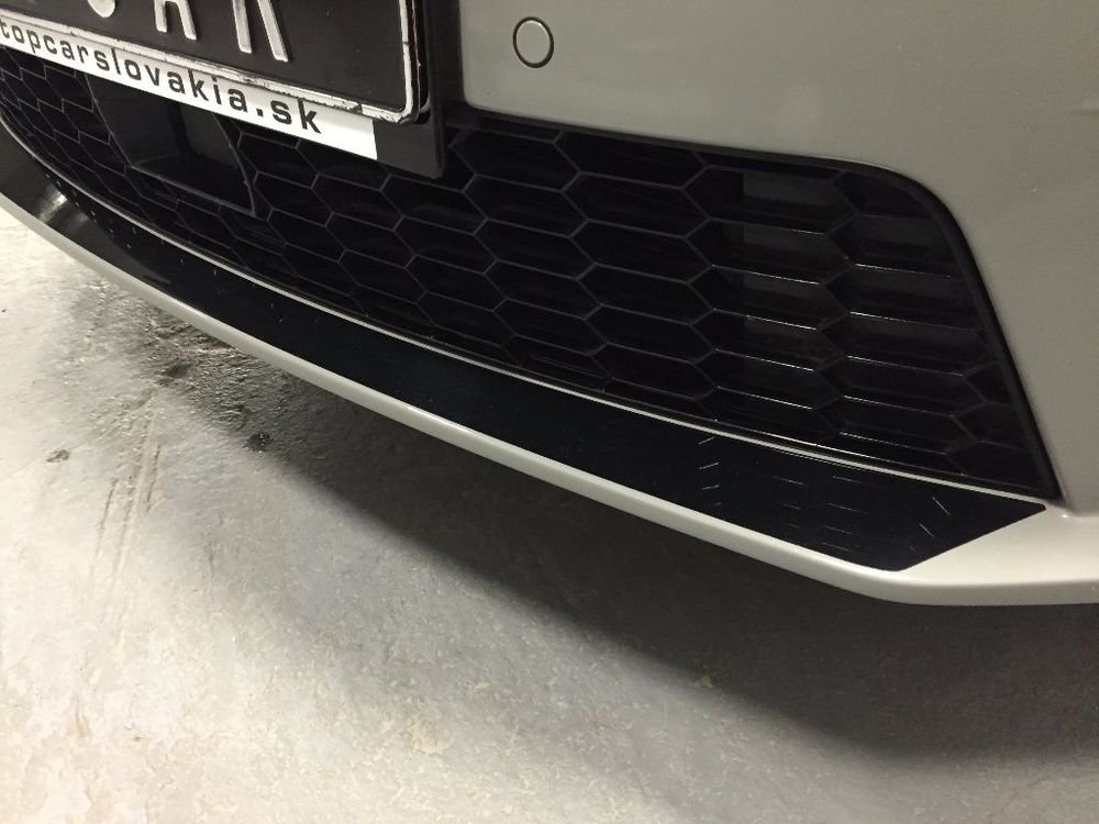 Oklejony spojler przód Octavia 3 RS.jpg