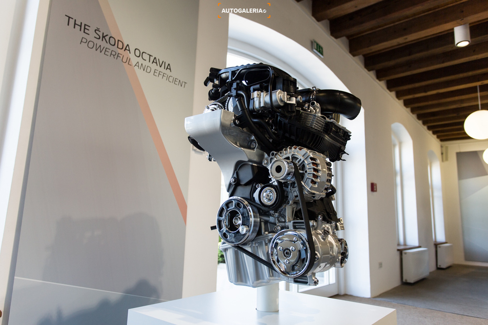 Octavia 1.0 TSI 2.jpg