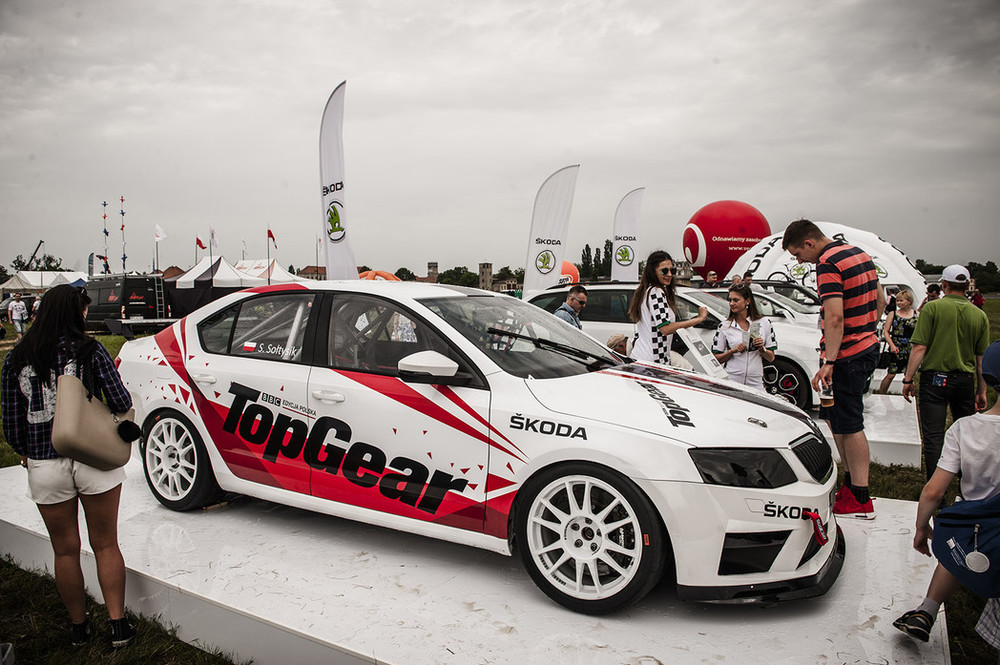 Škoda Octavia Cup kontra Extra 330 LC 4.jpeg