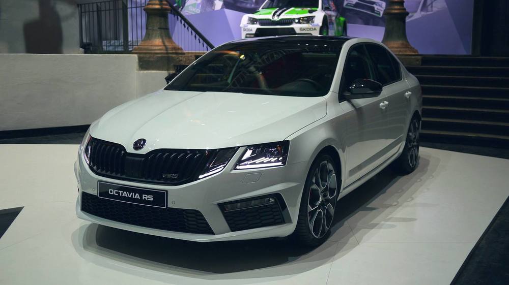Nowa ŠKODA OCTAVIA RS 1.jpg