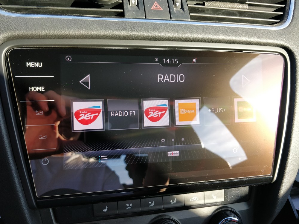 Skoda folia na ekran