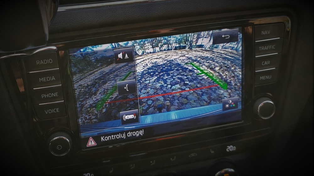 4 pomocnik parkowania 2.jpg